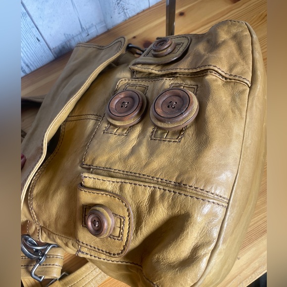 Lockheart Boho Tan Leather Button Bag - Picture 13 of 16